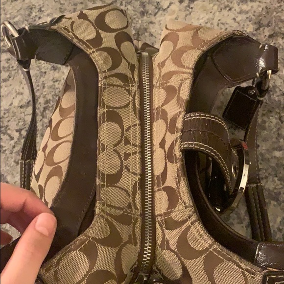 AUTHENTIC COACH PURSE MINIMAL USE. GREAT PRICE. - Picture 4 of 5